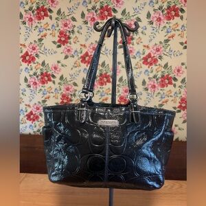 Coach Gallery Tote F19462 in Black Patent Leather with Embossed Signature C